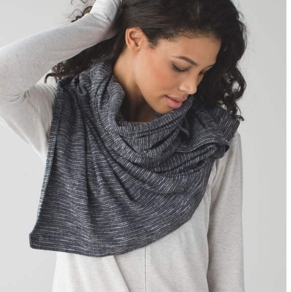 lululemon athletica Accessories - Lululemon Vinyasa scarf
